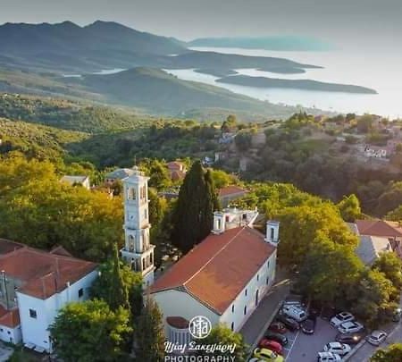 Atrium - Lafkos Villa Bagian luar foto