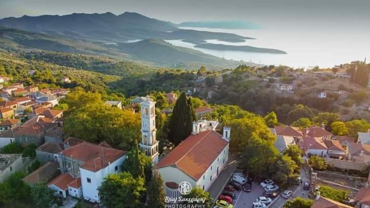 Atrium - Lafkos Villa Bagian luar foto